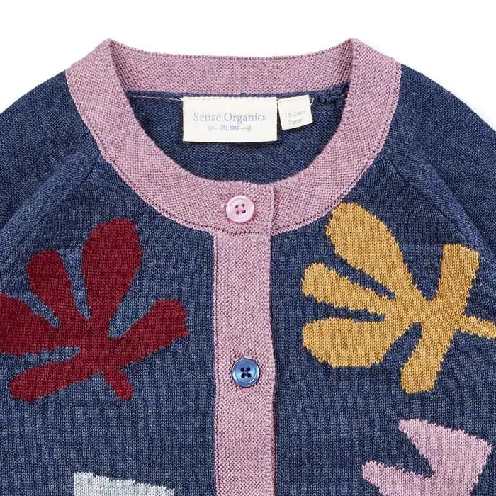 Baby-Strickjacke mit buntem Muster, Modell OVA von Sense Organics – Bild 2