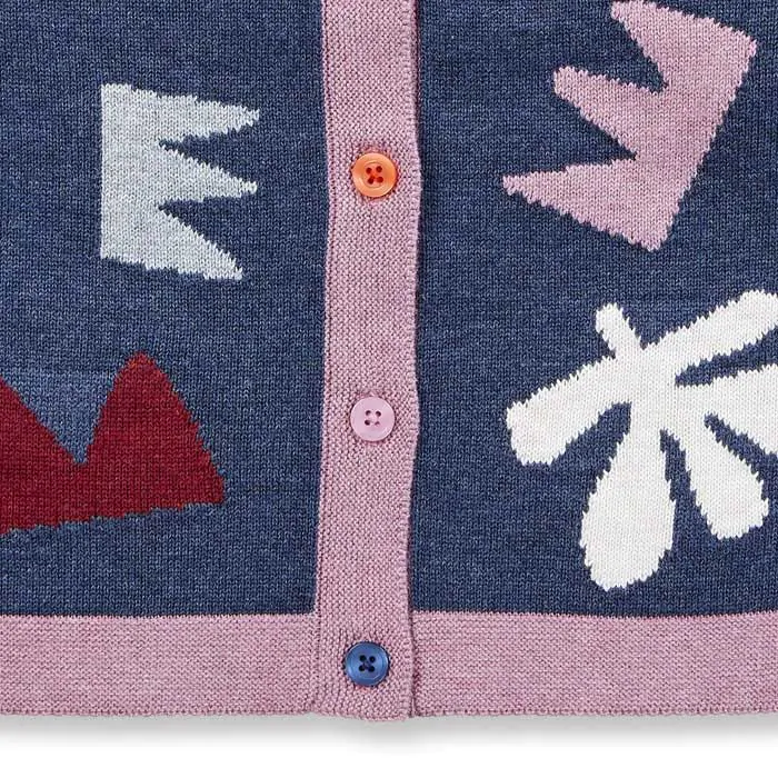 Baby-Strickjacke mit buntem Muster, Modell OVA von Sense Organics – Bild 3