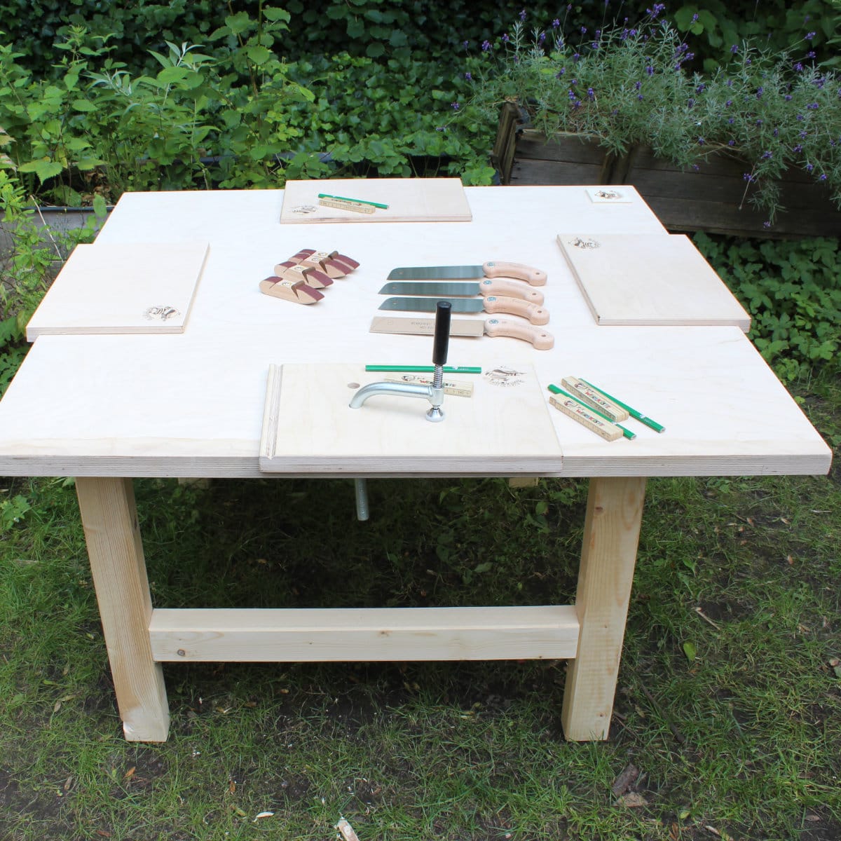Werkdachs Werktisch für 4 Kinder mit Spannklemmen – Bild 3