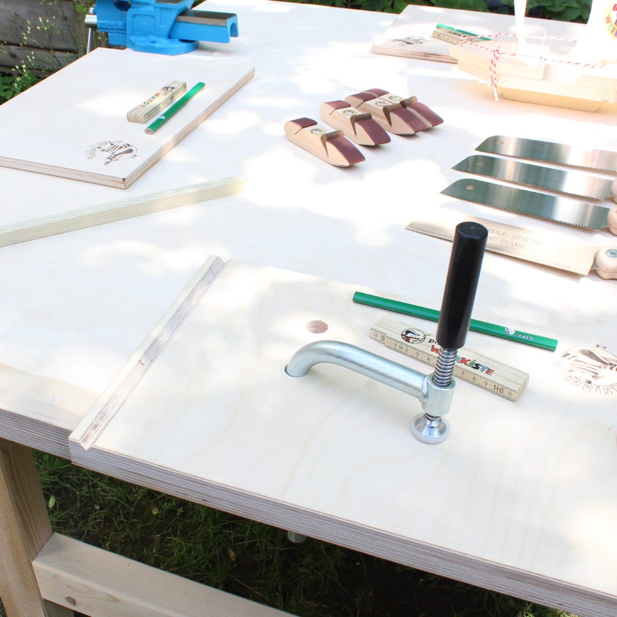 Werkdachs Werktisch für 4 Kinder mit Spannklemmen – Bild 5