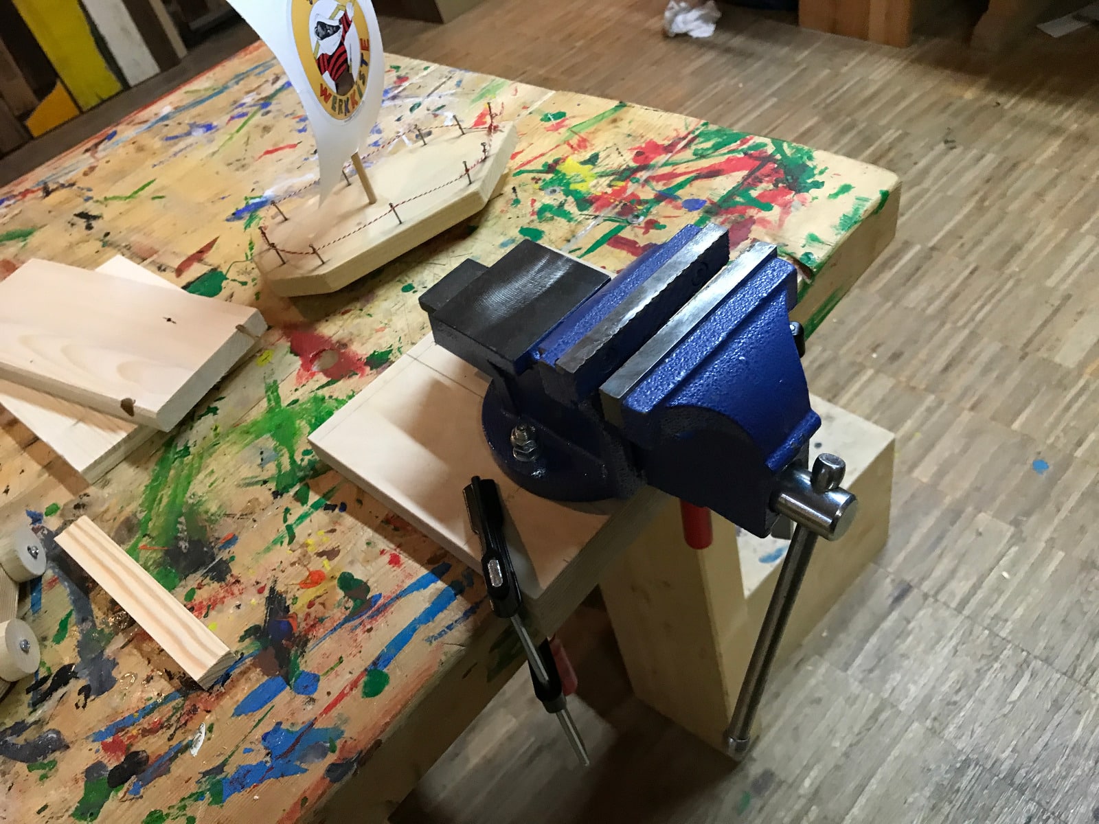 Schraubstock mit Holzsockel – Bild 3