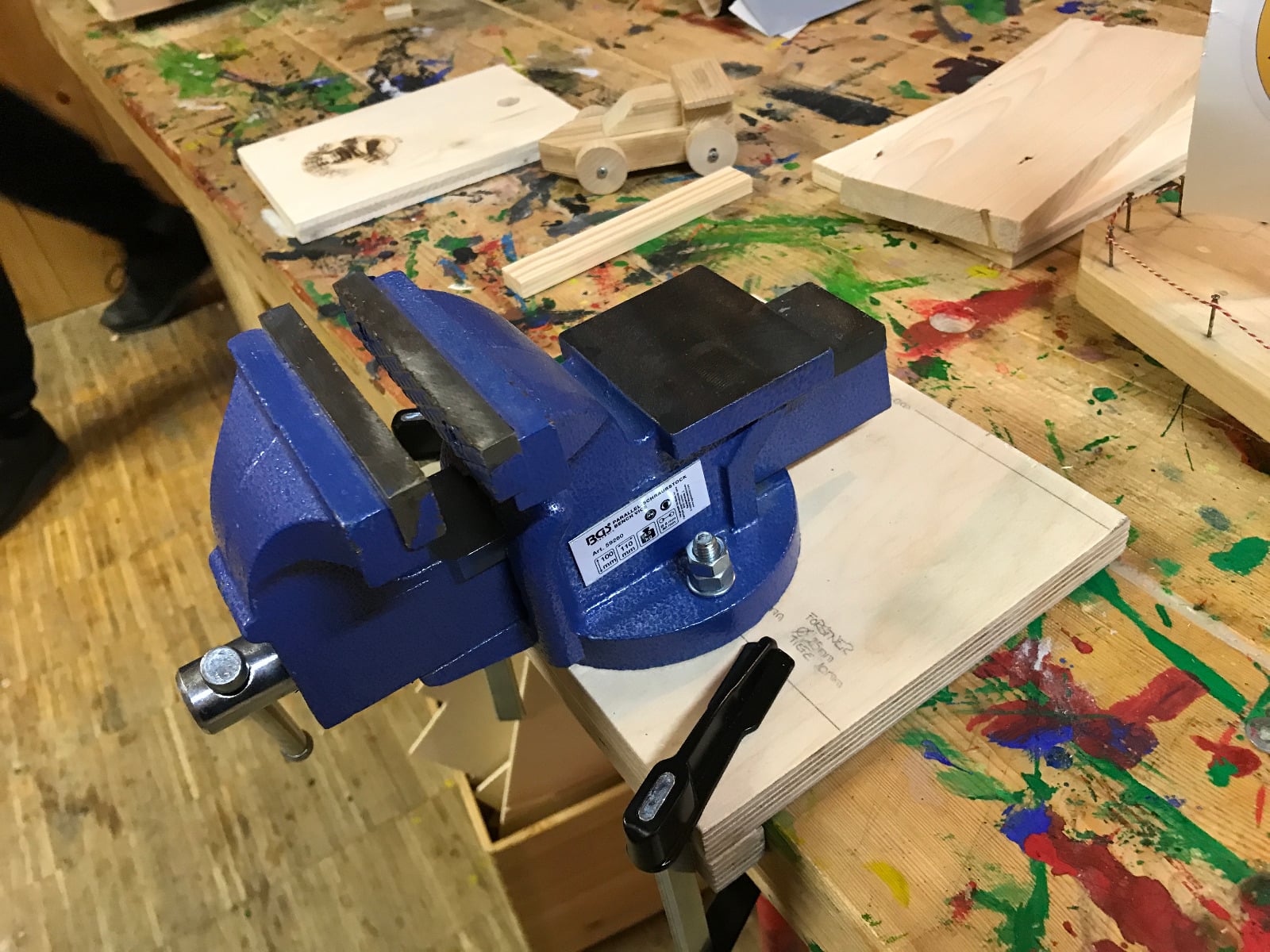 Schraubstock mit Holzsockel – Bild 4