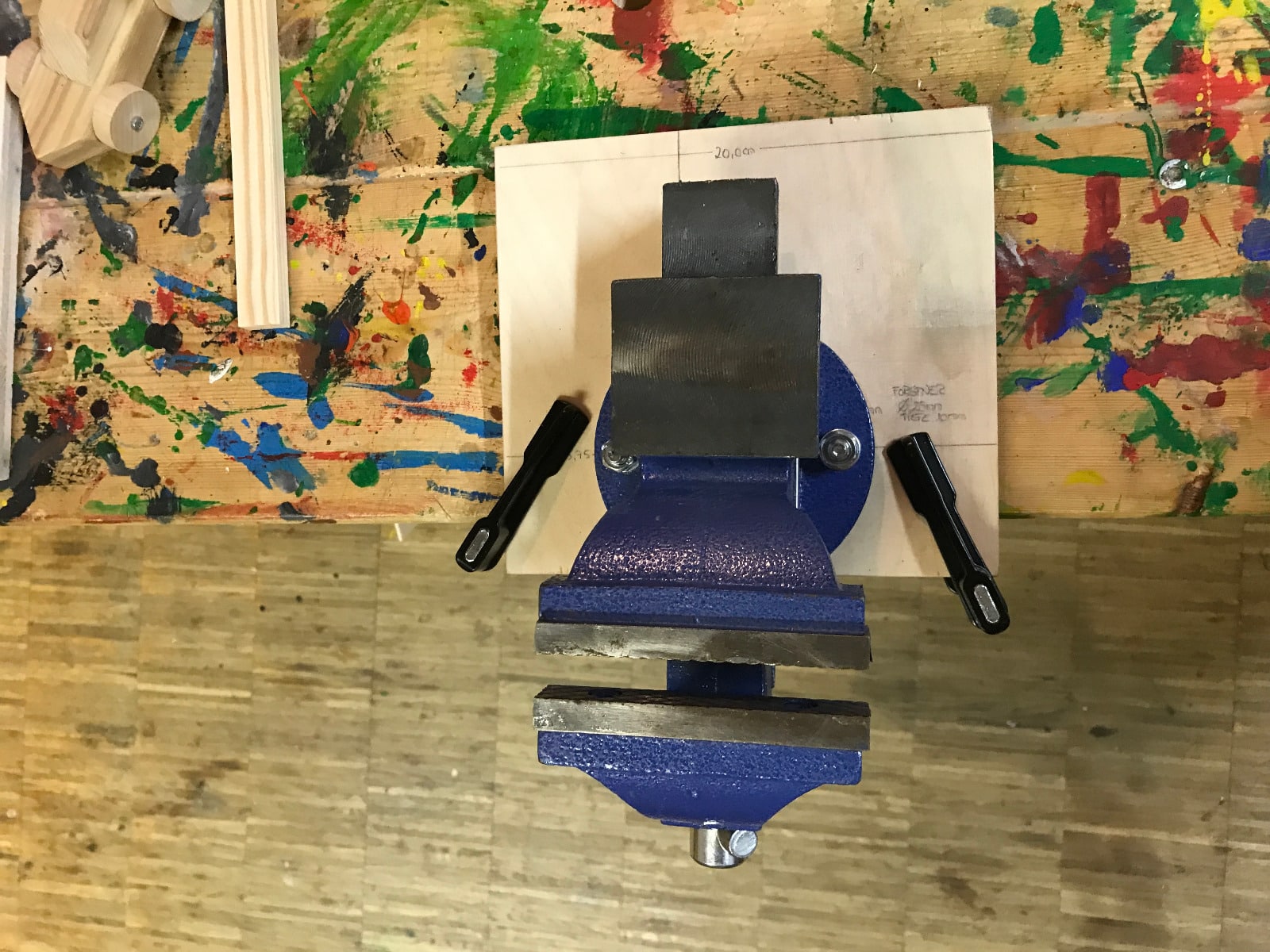 Schraubstock mit Holzsockel – Bild 5